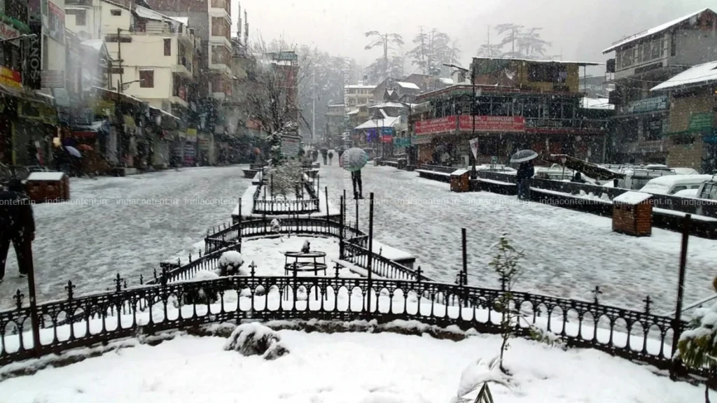 659-a-view-of-the-snow-covered-mall-road-during-snowfall-in-manali-on-image-5b7acb6b8aec4b5984ebccd2bbde14ea-IANS